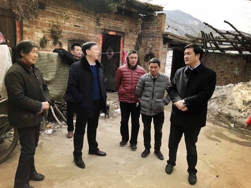 民建“組團(tuán)”慰問，企業(yè)送溫暖到家